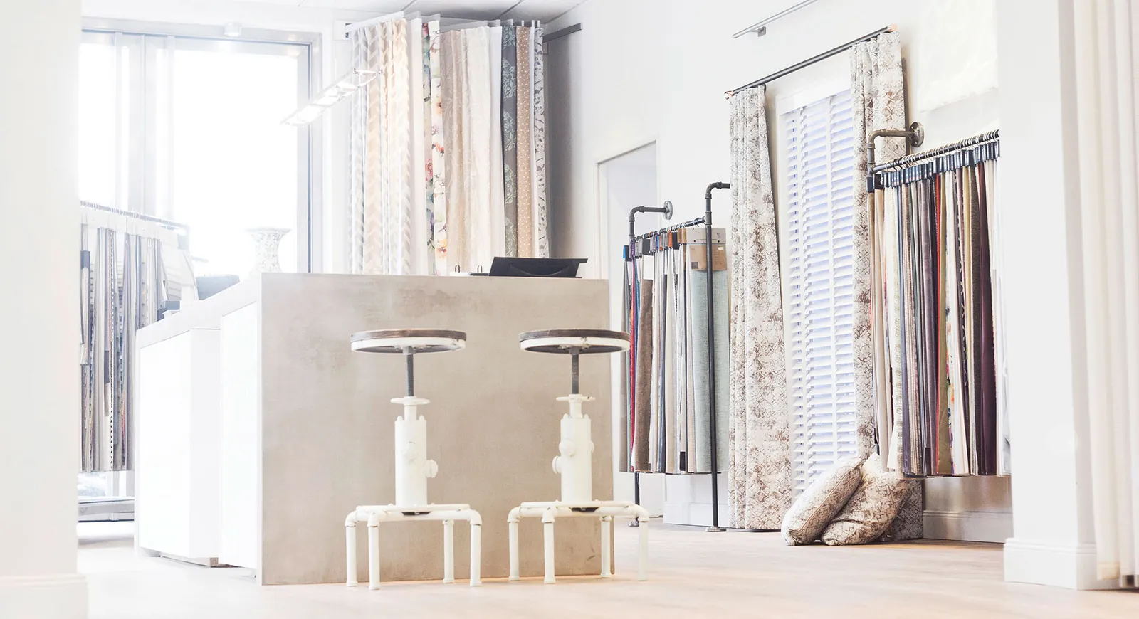 Sonnenschutz fürs Ladenlokal — Schaufenster, das verkauft. Sonnenschutz fürs Ladenlokal — Schaufenster, das verkauft.